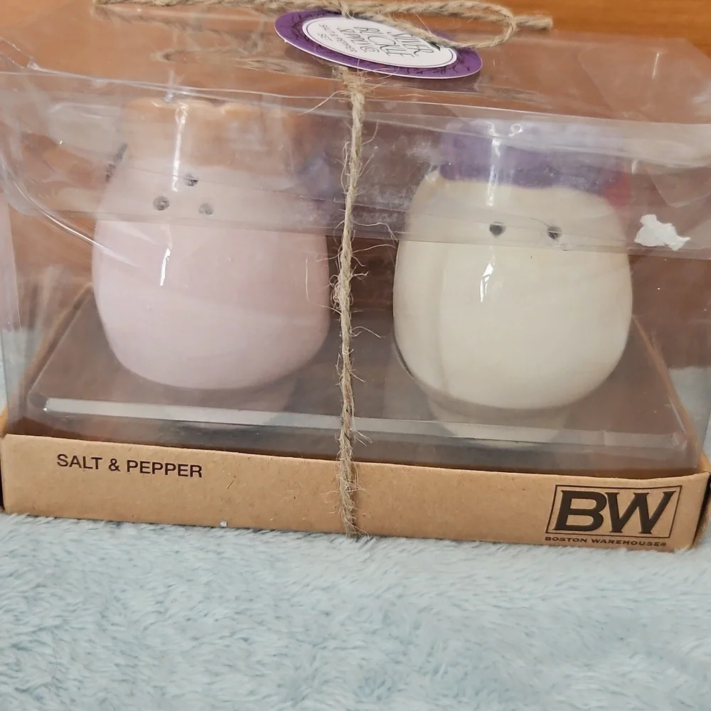 Boston Warehouse Skull Salt and Pepper Shakers - Cream and Pink
